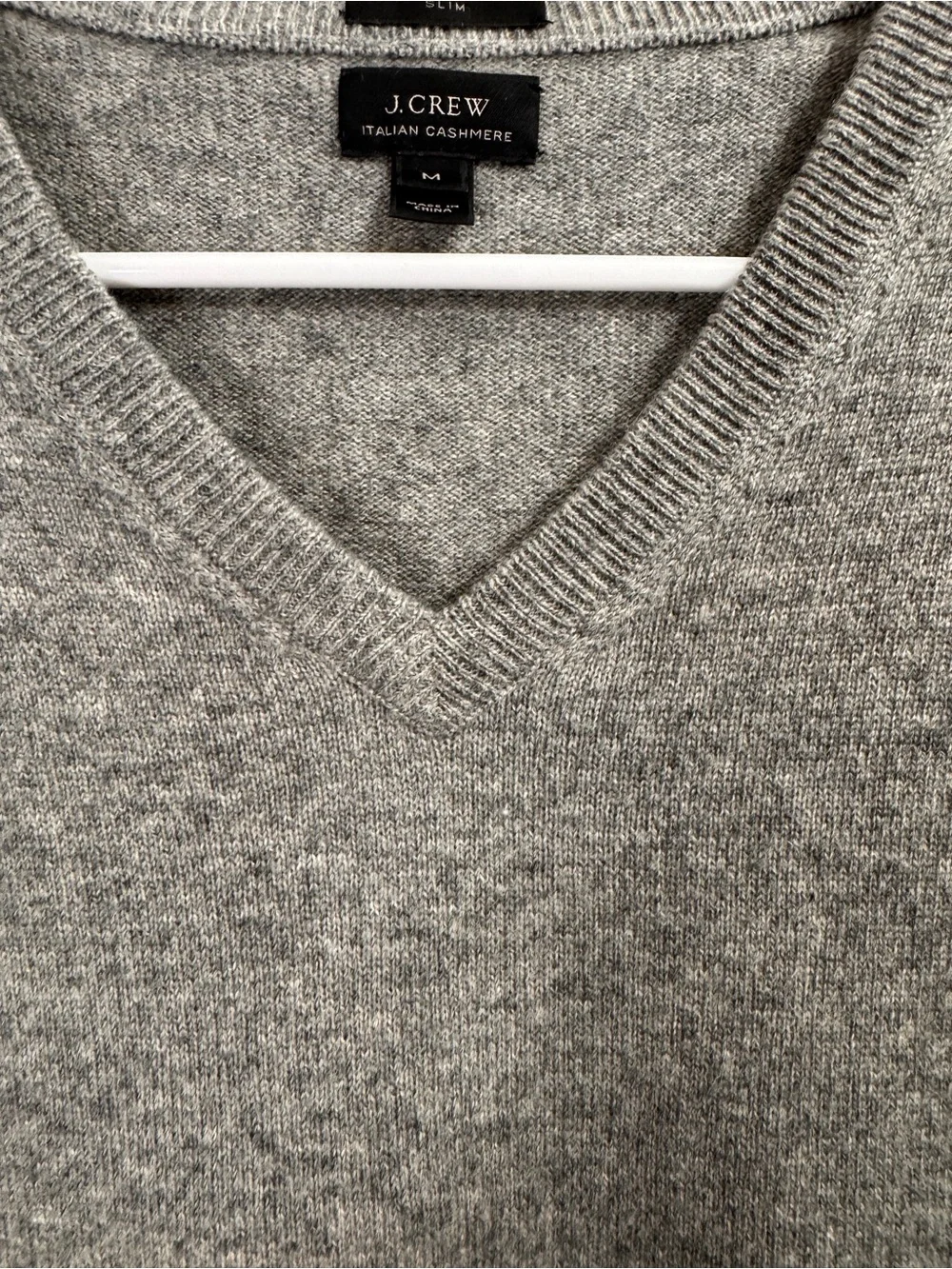 J Crew Size Medium Slim Fit 100% Italian Cashmere Gray V-Neck Sweater Preppy